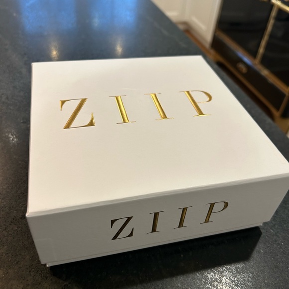 ZIIP Nanocurrent & Microcurrent toning device - Picture 4 of 6